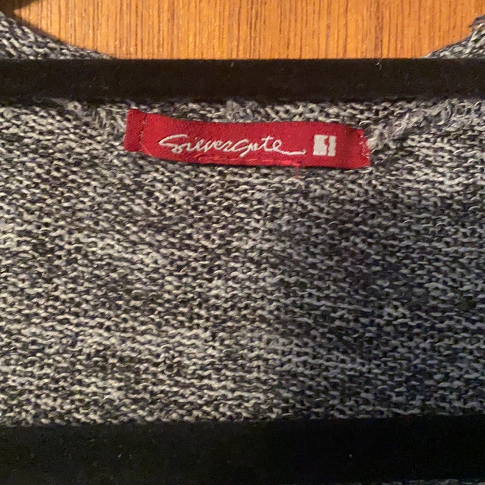sweater - Picture 3 of 5